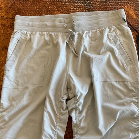 Kyodan Lightweight Activewear Ruched Pants. Light grey. Size XL - Picture 3 of 8